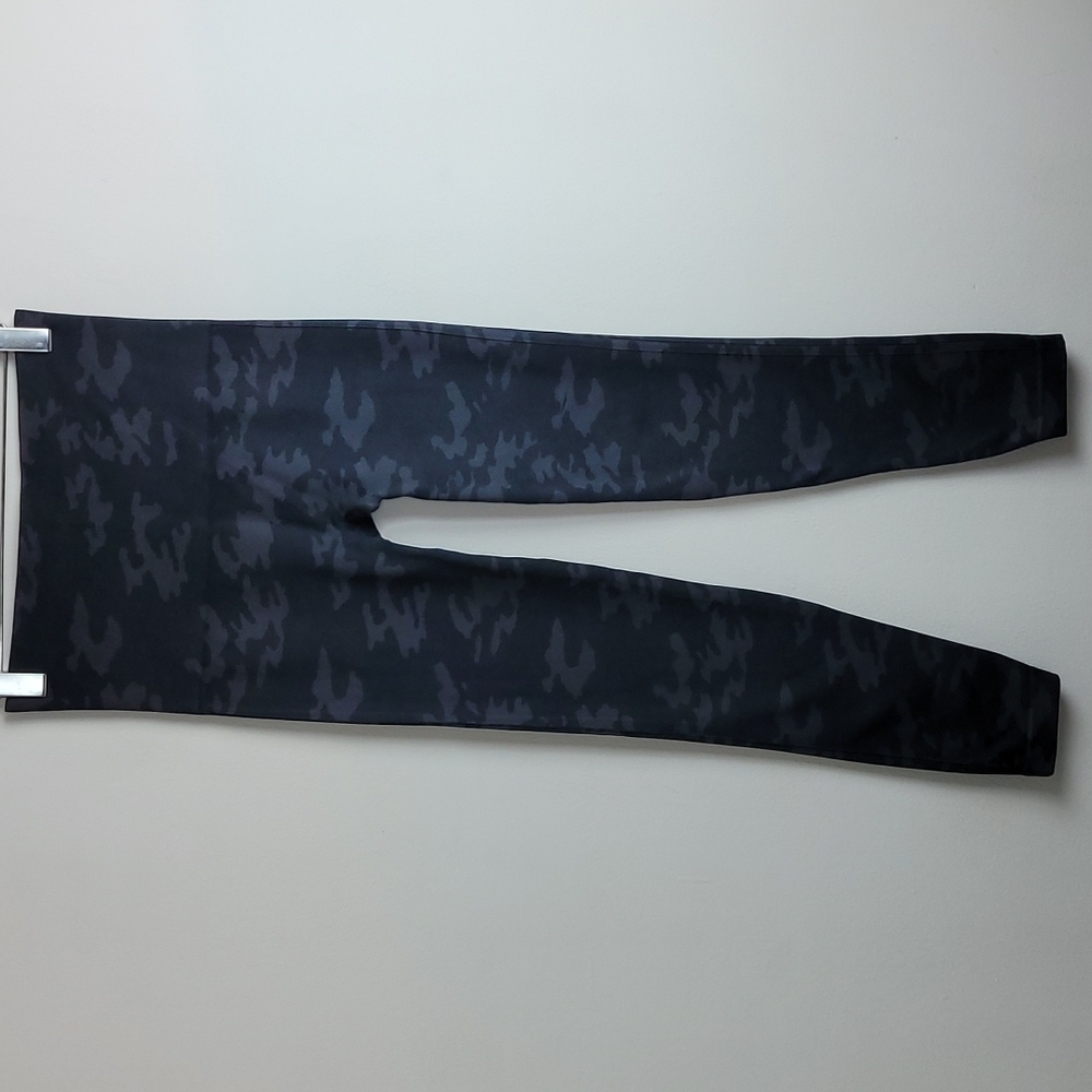 - Spanx camo seamless legging Sz XL